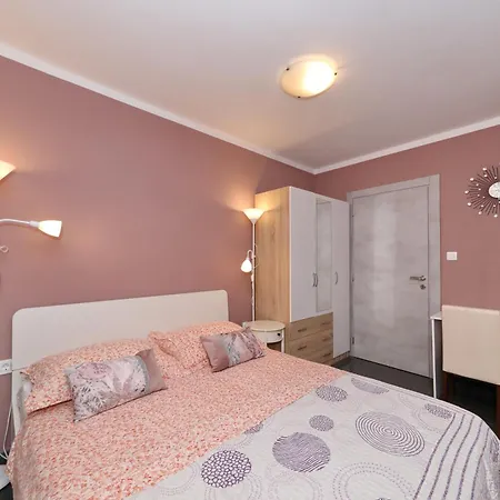 Marcela アパート ザダル