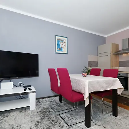 Marcela アパート *