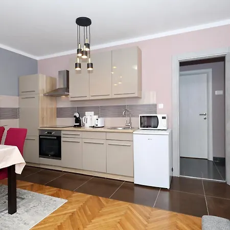 Marcela アパート ザダル